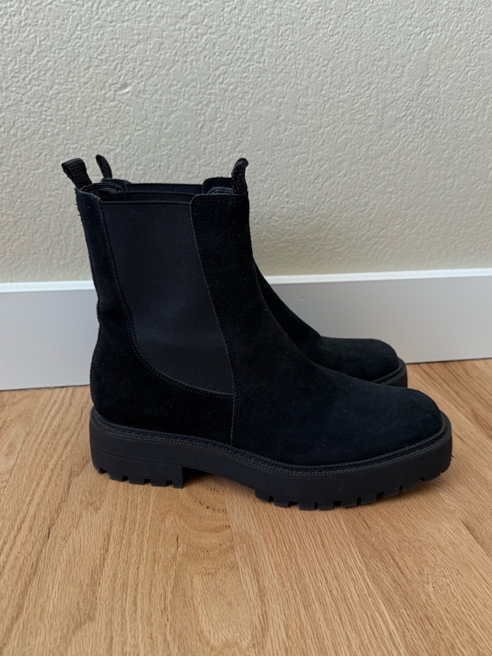 Sam Edelman Suede Laguna Black Chelsea Boots Pull On Lug Sole Size 10.5